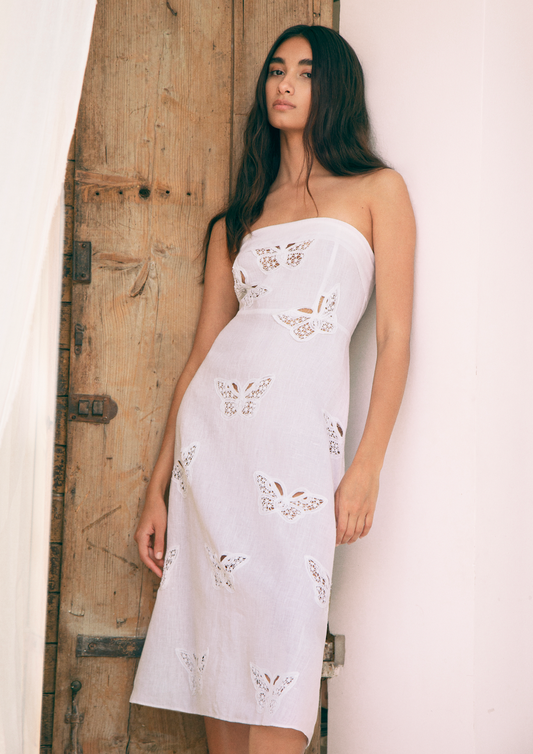 MAIA BERGMAN We do - Feel the butterflies. Elegant Lola is perfect for all your pre-wedding events. Made from sustainable linen, this dress is just right for all your summer occasions, from bachelorette parties and bridal showers to rehearsal dinners. The Lola dress features an unapologetically feminine design that will make you feel like a true goddess.